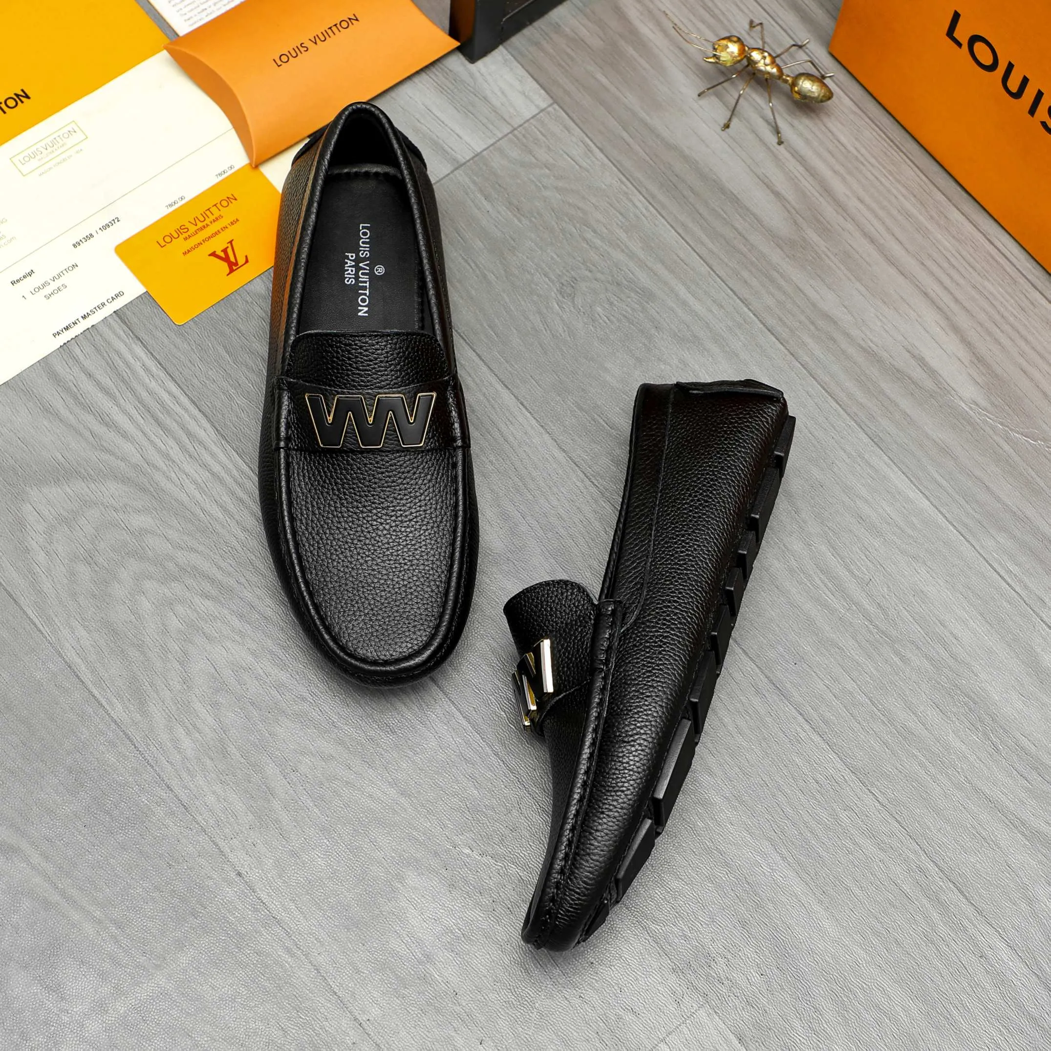 Men's shoes 💰420 Product trademark: LV "Louis Vuitton" casual slip-on shoes Regular size: 38-46 (45.46 custom-made, non-returnable) Product materials: Selected pebbled cowhide upper, sheepskin lining, original rubber outsole